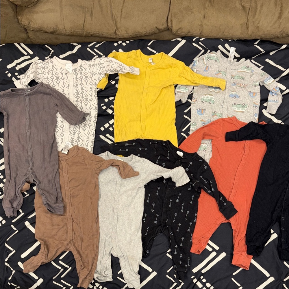 9 pairs of 6-9 month Snap Modern Moments PJ’s